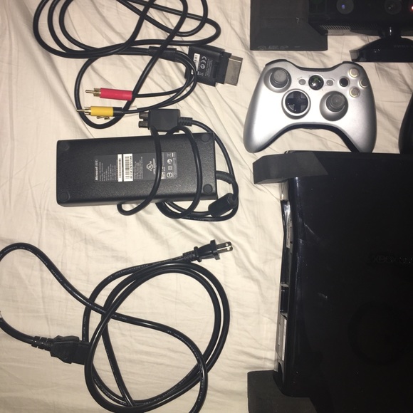 Xbox 360 and Kinect - Picture 3 of 6